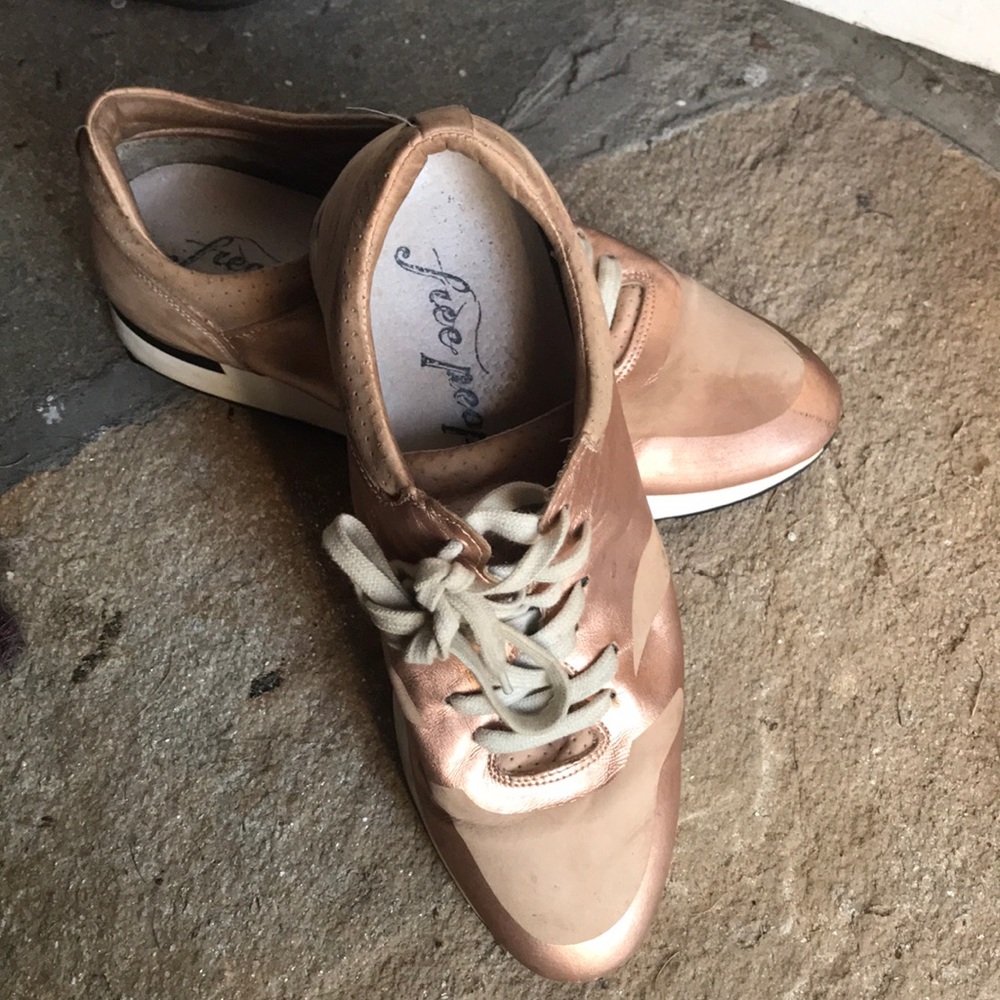 Free people sneakers in a  metallic pink. Comfortable and stylish